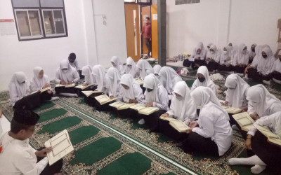 Kegiatan belajar hari pertama ibadah puasa ramadhan, SMK muhammadiyah 3 tangerang selatan mengadakan sholat dhuha bersama